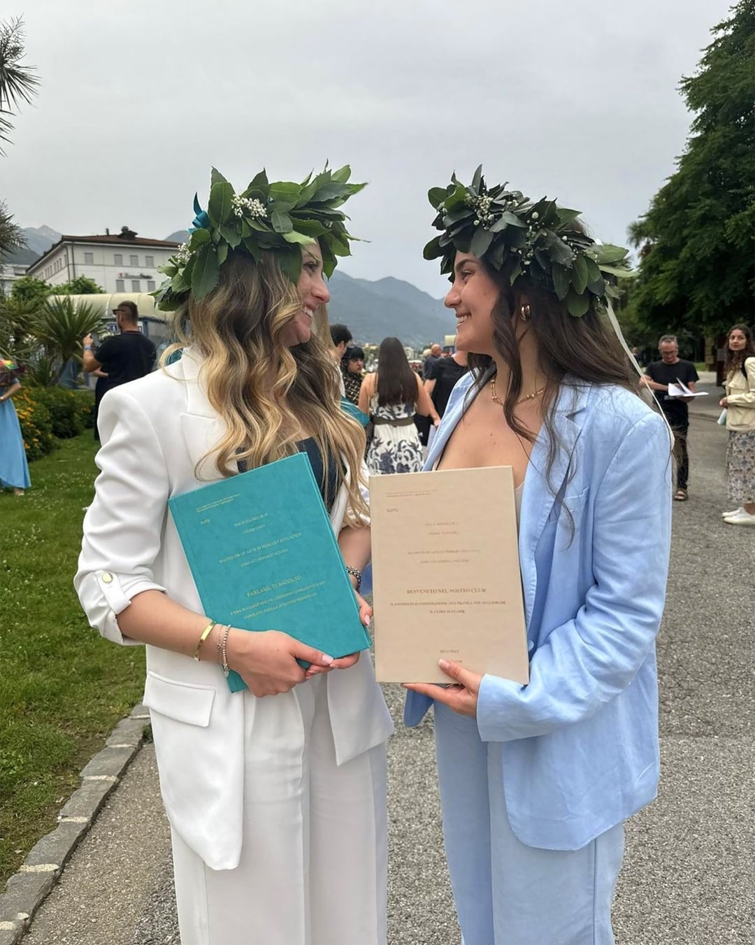 studente felice stampa tesi di laurea con tesi24