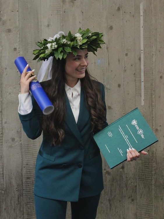 La felicità degli studenti che stampano la tesi di laurea con Tesi24 studente felice stampa tesi di laurea con tesi24
