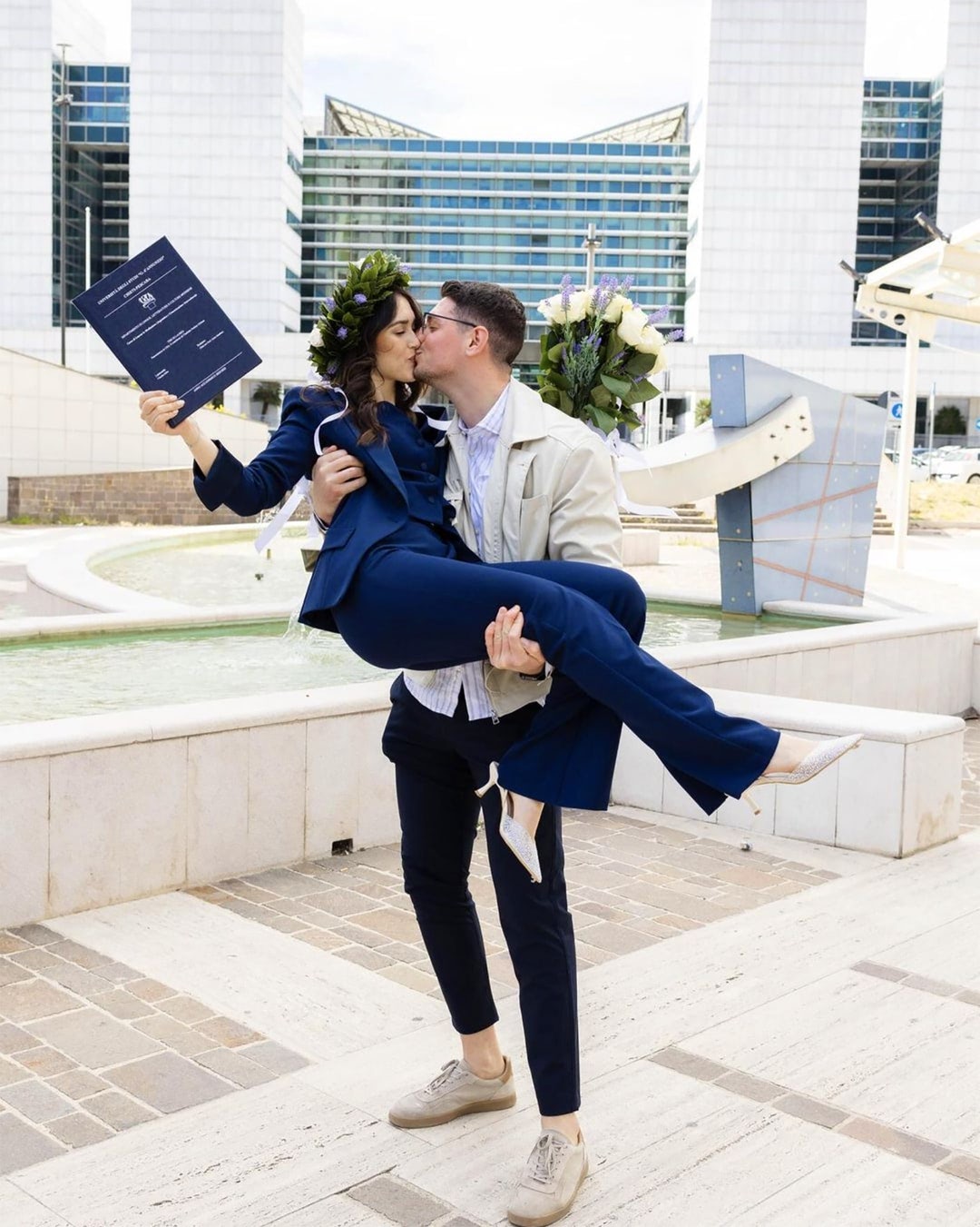 studente felice stampa tesi di laurea con tesi24