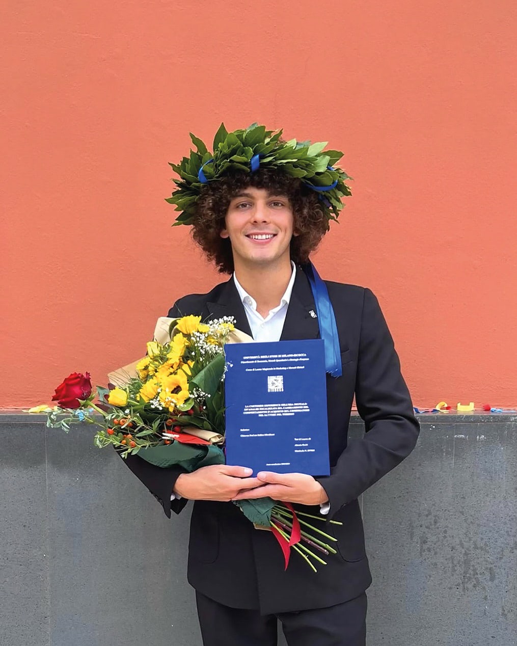 studente felice stampa tesi di laurea con tesi24