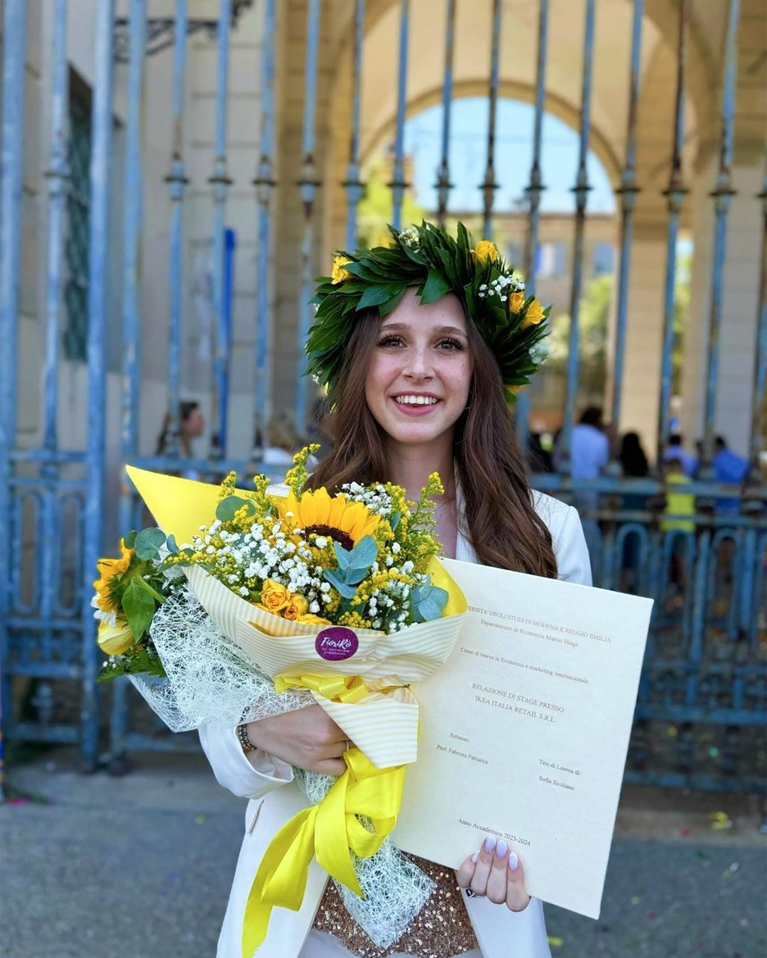 studente felice stampa tesi di laurea con tesi24